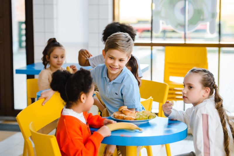 Kinder der Schule