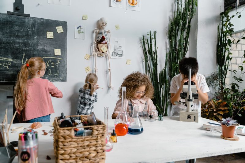 Kinder der Schule